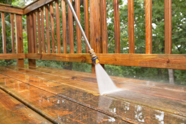 Best Pool Deck Cleaning  in Leavittsburg, OH